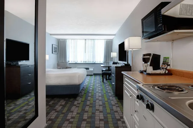 Efficiency, Queen Bed، Days Inn by Wyndham Victoria Airport Sidney 6/6