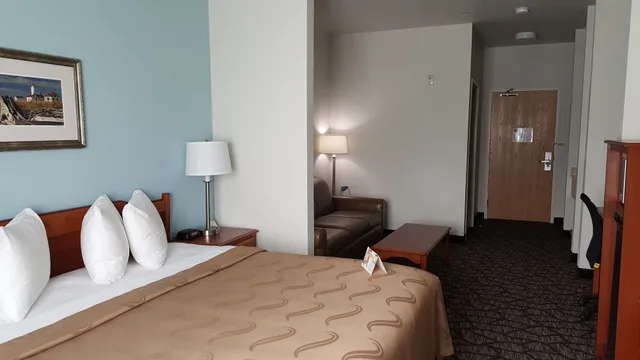 جناح بسرير كينج مع أريكة، Quality Inn & Suites Sequim at Olympic National Park 3/7