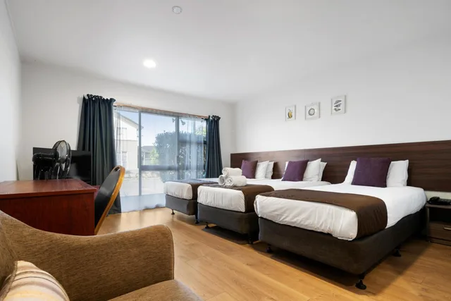 غرفة ثلاثية، Garden Inn Airport 4/10