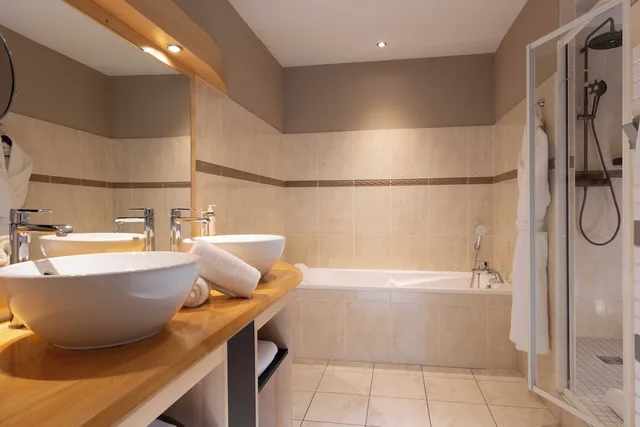 Cocoon, Junior Suite, King Bed, Garden View, Le Richebourg Hotel Restaurant Spa 5/6