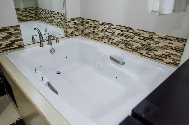 Suite, King Bed, Hot Tub, Hotel Velario 7/9