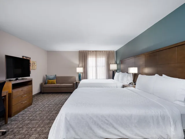 جناح استوديو بسريرين كوين، Staybridge Suites Sioux City Southeast 1/3