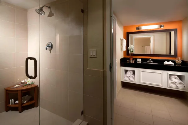 1 Bedroom, Suite, King Bed, Sofa, Balcony, Courtyard Fort Lauderdale East Lauderdale By the Sea 6/8