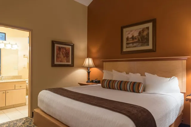 Two Bedroom Deluxe، Whispering Woods Resort 1/3