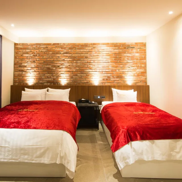 Deluxe, Twin Beds, The Empress Hotel 4/7