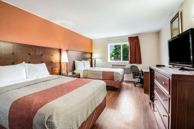 Standard, 2 Double Beds, Motel6 Tinton Falls, NJ - Neptune 2/5
