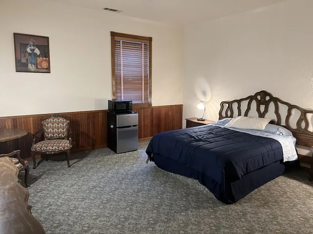 غرفة ديلوكس مفردة بسرير كوين مع أريكة، Delta Queen Lodge Bar Restaurant 1/2