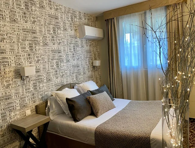 غرفة كومفورت بسرير مزدوج، HOTEL DES AUGUSTINS 1/3