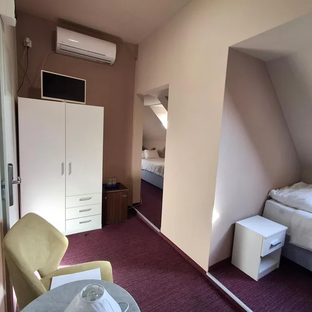غرفة اقتصادية رباعية، Hotel Unicornis 4/8