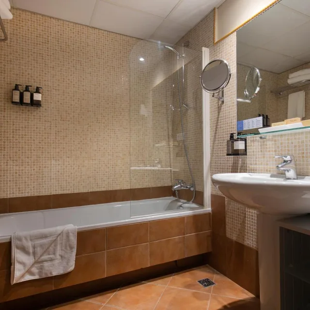 Interior, Double Bed, Hotel Grand Pas 10/10
