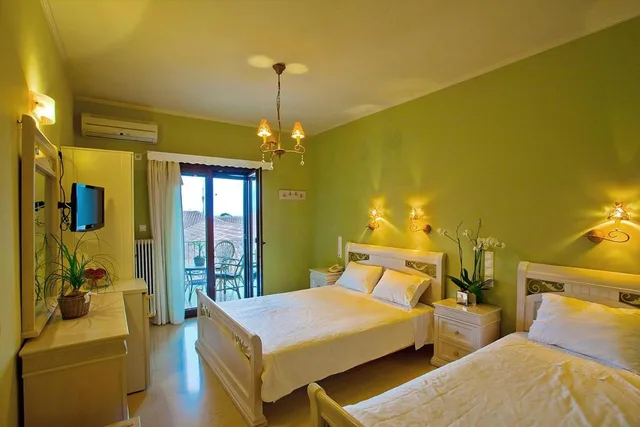 غرفة ثلاثية بشرفة، Maistrali Hotel 5/7