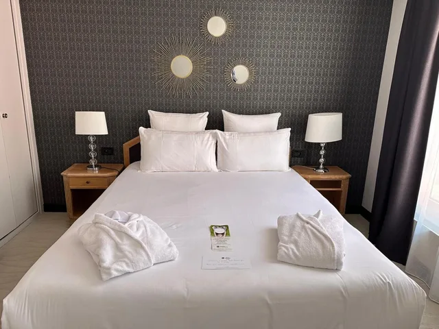 Room, Queen Bed, Street View، Best Western Plus Le Picardy Hotel & Spa 6/10