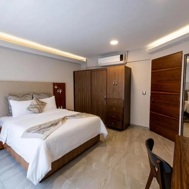 جناح تنفيذي، J. Towers Hotel Suites 1/10