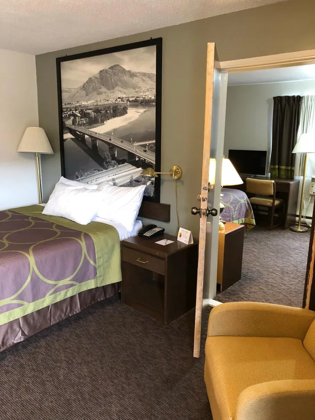 جناح ديلوكس بسرير كوين، Super 8 by Wyndham Kamloops East 3/4