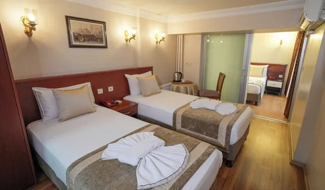 غرفة متصلة بسرير مزدوج وسريرين منفصلين، Hotel Akyildiz 1/4