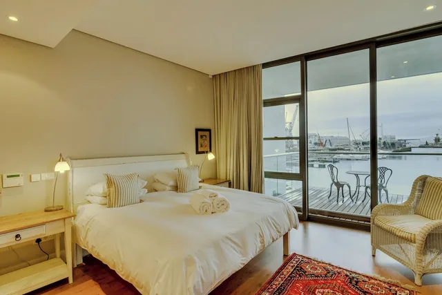 غرفة بريميير فاخرة بسرير كينج وسريرين منفصلين بغرفتي نوم بمسبح خاص، Mountain Marina Luxury Apartments 2/8