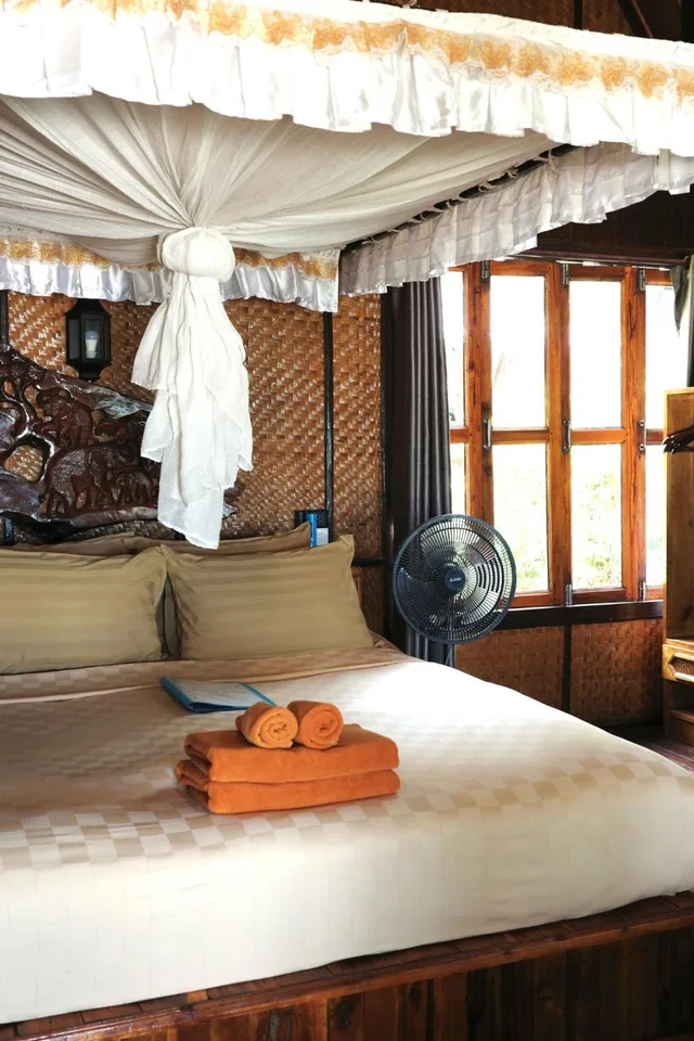 Bungalow, Sea View, with Fan، Phi Phi Relax Beach Resort 5/10