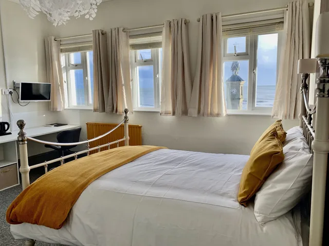 غرفة قياسية بسرير مزدوج بإطلالة على البحر، The Waterfront Inn 1/3