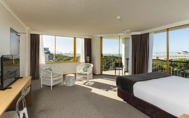 جناح سوبيريور بسريرين منفصلين وسرير كينج بشرفة، Pacific Hotel Cairns 5/10