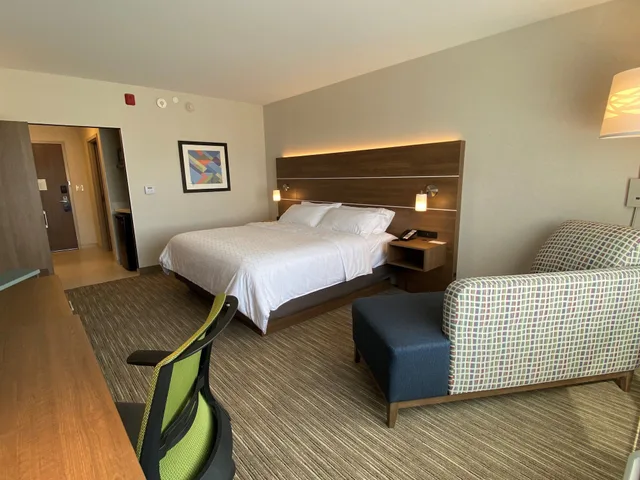 غرفة قياسية بسرير كينج لذوي الإعاقة، Holiday Inn Express Suites Aurora 2/6