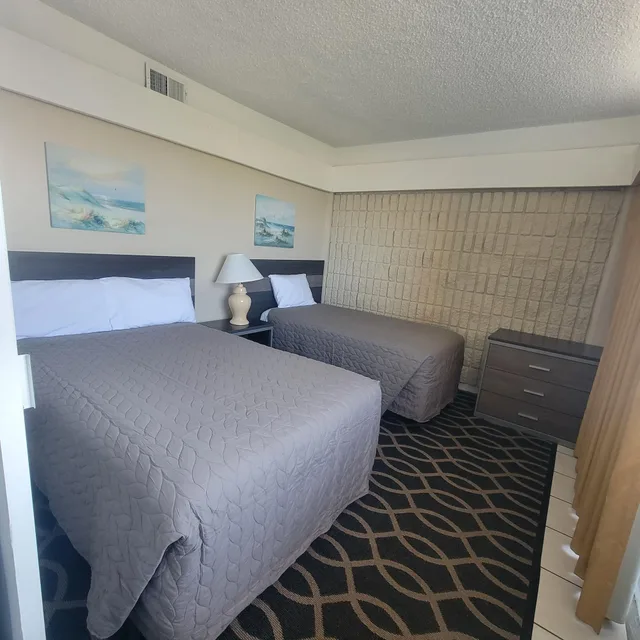 2 Bedrooms, Family Suite, Ocean Front, Padre South Hotel On The Beach 1/2