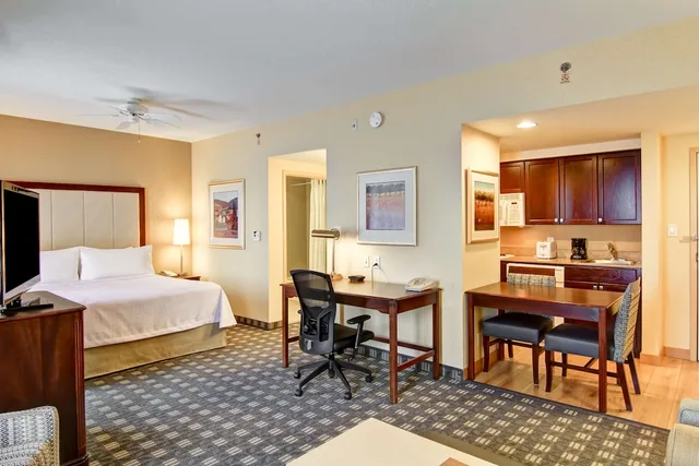 Suite, King Bed, Sofa, Kitchen, Homewood Suites By Hilton Toronto Mississauga 1/4