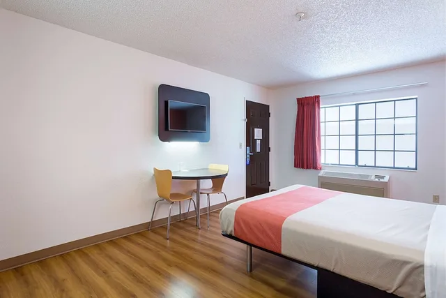 غرفة قياسية بسرير كوين لذوي الإعاقة، Motel6 Williams, AZ - West - Grand Canyon 1/9