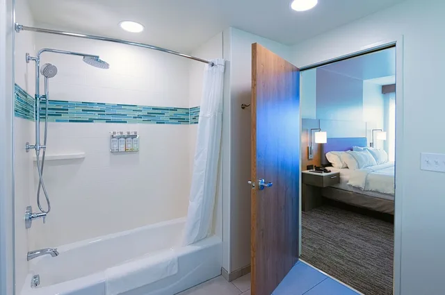 2 Bedrooms, Suite, 2 King Beds, Even Hotel Rochester Mayo Clinic Area 8/10