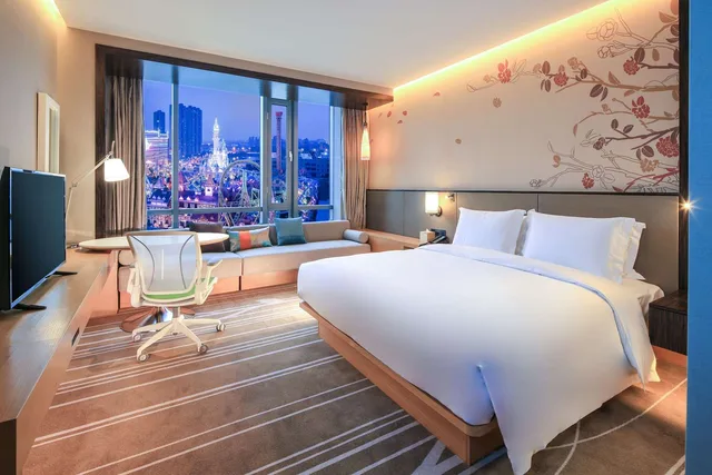 غرفة بسرير كينج في طابق مرتفع، Hilton Garden Inn Ningbo 2/8