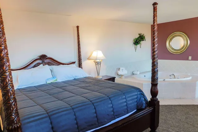 جناح ديلوكس بسرير كينج، Days Inn & Suites by Wyndham Pocahontas 1/1