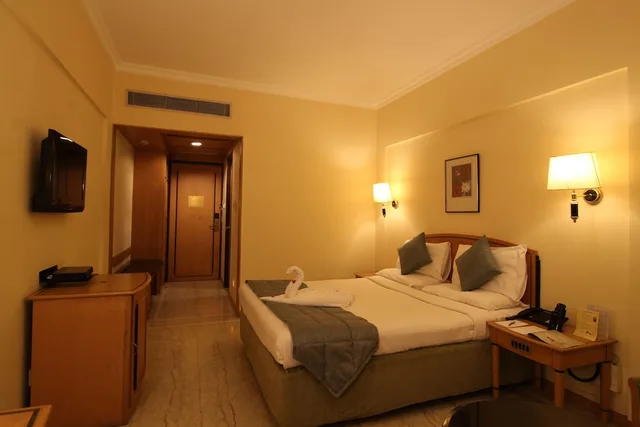 Standard, 2 King Beds, Beverly Hotel 2/4