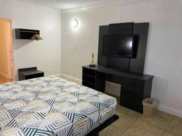 1 King Bed - Mobil Acc RI Shwr Nsmk Kitchen، Studio6 North Las Vegas, NV 4/5