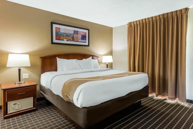 غرفة قياسية بسرير كينج وسرير كوين، Quality Inn & Suites Sevierville - Pigeon Forge 5/5