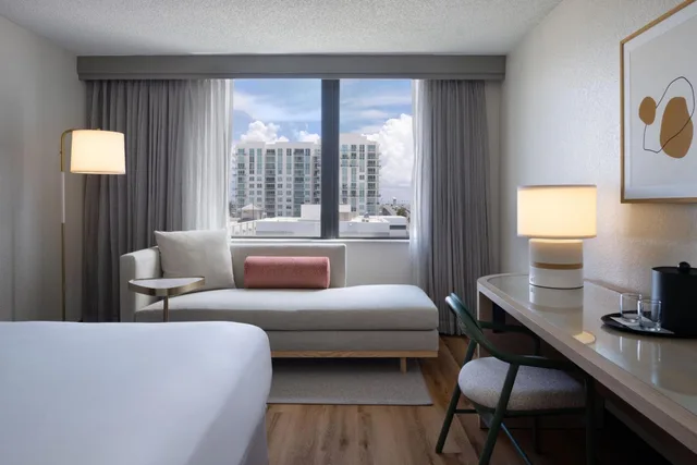 Room, King Bed, Bathtub, Accessible, Renaissance Fort Lauderdale Marina Hotel 4/4