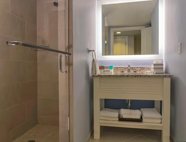 غرفة ديلوكس بسرير كينج بإطلالة جزئية على البحر، Hyatt Regency Clearwater Beach Resort And Spa 5/7