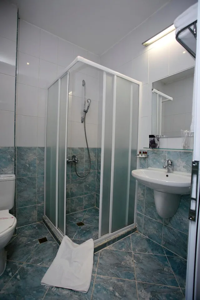 غرفة عائلية، Montecito Hotel Sofia 7/9