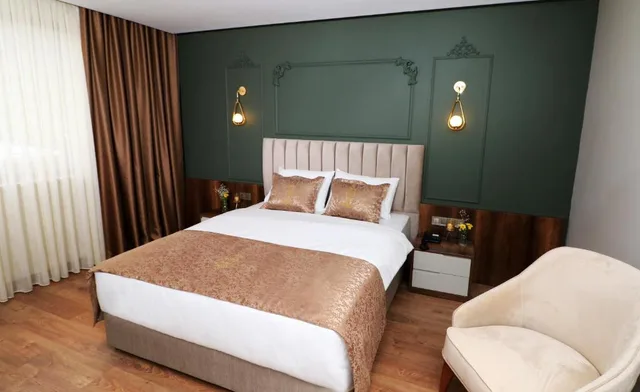 جناح جونيور بشرفة، Bayrak Grand Hotel 2/3