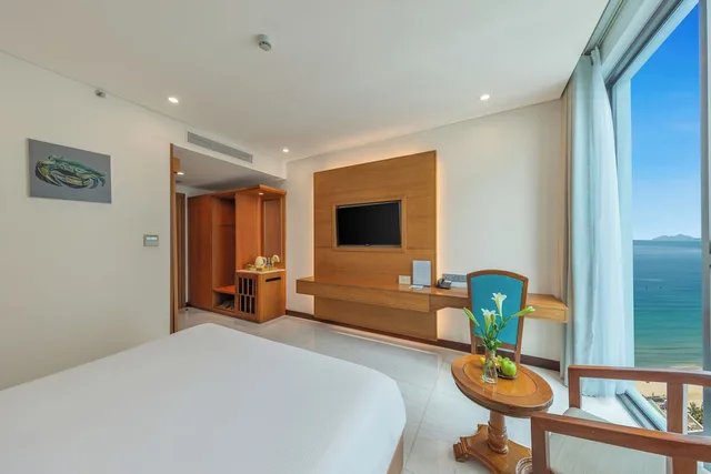 غرفة ديلوكس بسرير كينج بإطلالة جزئية على البحر، Mandila Beach Hotel Danang 7/10