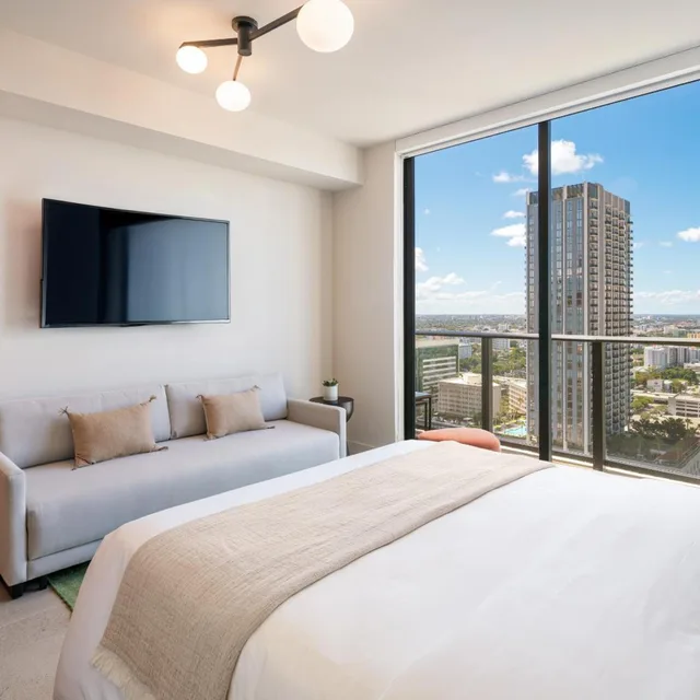 استوديو ديلوكس بسرير كوين، The Crosby Miami Worldcenter 7/10