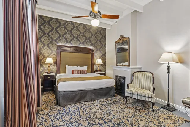 Room, King Bed, No Window، Place D'armes Hotel 5/8