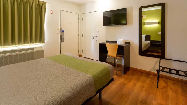 غرفة بسرير مزدوج لذوي الإعاقة، Motel6 Camp Springs, DC - South Camp Springs 4/7