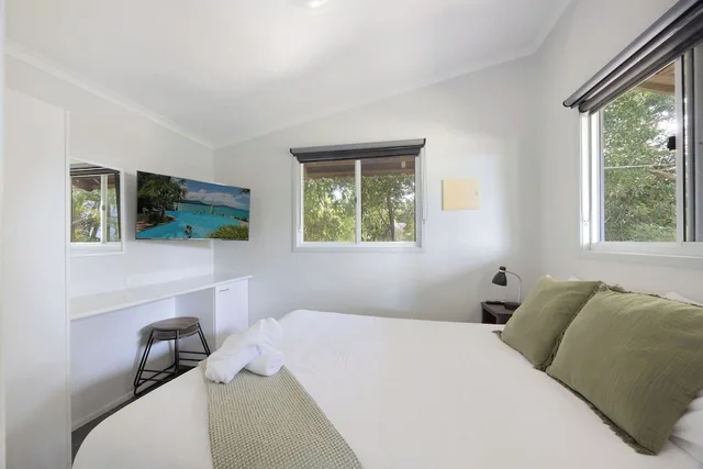 كابينة بسرير كوين وسرير بطابقين يُسمح فيها بالحيوانات الأليفة، Reflections Holiday Parks Nambucca Heads 1/5