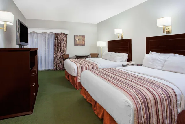 Interior, Courtyard, Studio, Suite, 2 Queen Beds، Ramada By Wyndham Fredericton 1/3