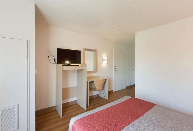 غرفة قياسية بسرير مزدوج لذوي الإعاقة، Motel6 Columbia, SC - Fort Jackson Area 6/9