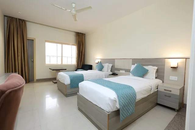 غرفة بسريرين منفصلين للمدخنين، Days Hotel Neemrana Jaipur Highway 1/5