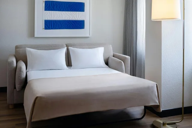 Room, King Bed, Bathtub, Accessible, Renaissance Fort Lauderdale Marina Hotel 2/4