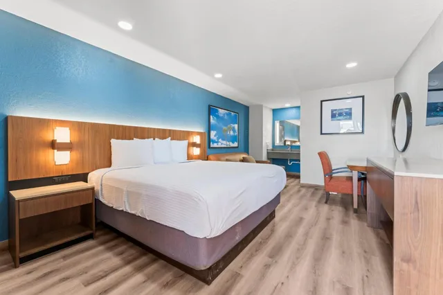 غرفة بسرير كينج، Econo Lodge Inn & Suites Sealy 2/10