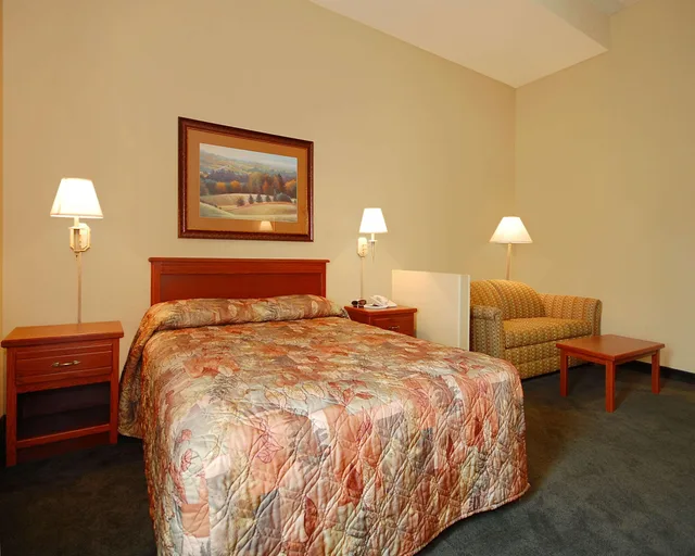 جناح بسرير كينج، Econo Lodge Inn & Suites Kearney South 1/1