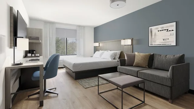 جناح بسرير كينج مع أريكة في طابق مرتفع، La Quinta Inn Williamsburg Historic Area 1/1
