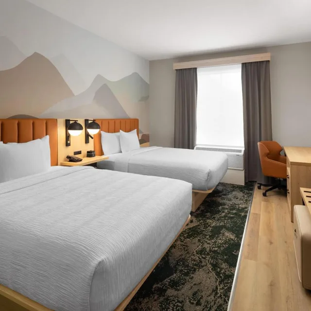غرفة بسرير كينج وسرير كوين لذوي الإعاقة، La Quinta Inn and Suites by Wyndham Leavenworth 2/5